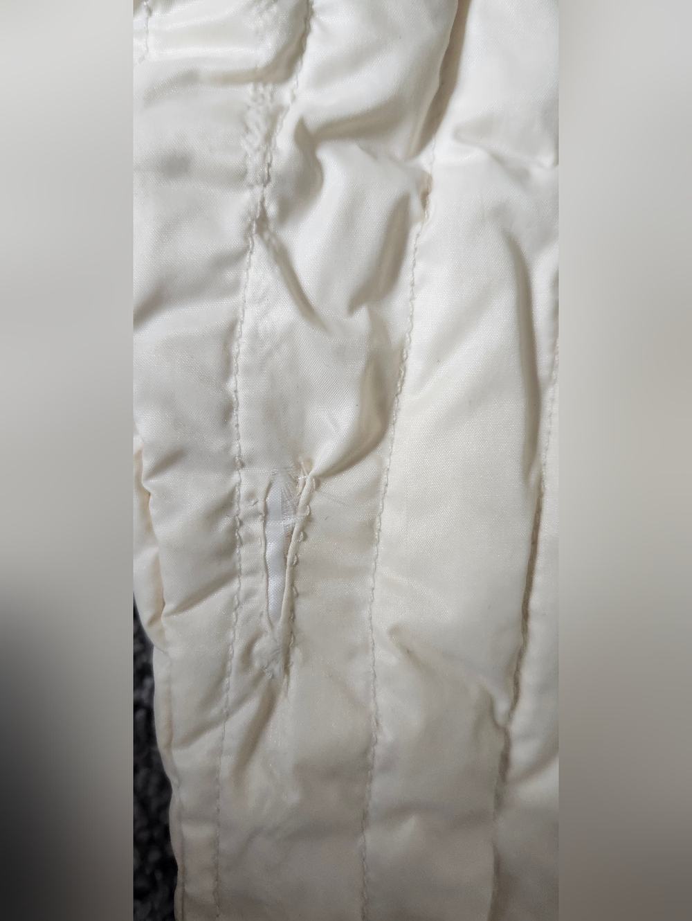 Moncler $1,395 Short Puffer Jacket Size 1 (XS, US 2-4) Ivory - Picture 4 of 5